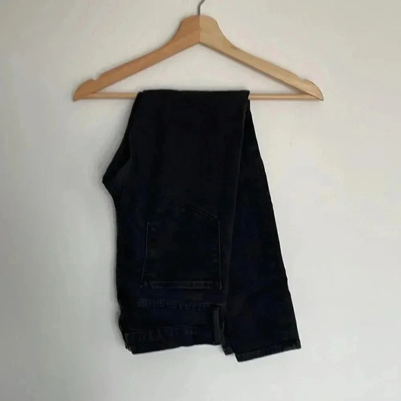 FRAME denim | Black 'Le Skinny High' Jeans in Film Noir - Picture 6 of 15